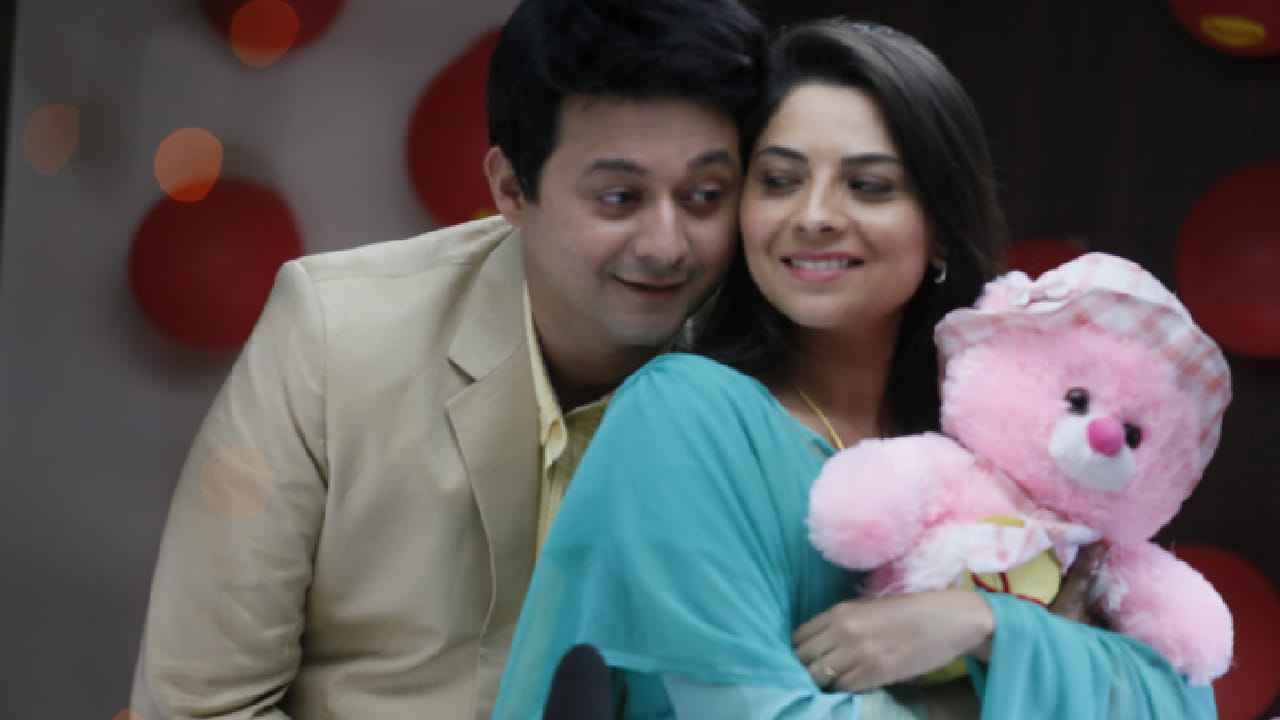 मितवा या चित्रपटात अभिनेता स्वप्निल जोशी आणि अभिनेत्री सोनाली कुलकर्णी यांच्यातील किसिंग सीन विशेष चर्चेत आला होता. सुमारे दहा सेकंदांचा हा सीन त्या काळात सोशल मीडियावर आणि प्रेक्षकांमध्ये मोठ्या चर्चेचा विषय ठरला.