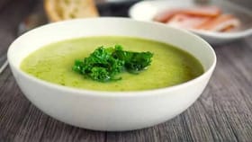 रात्रीच्या जेवणात या सूपचा समावेश करणे फायदेशीर, वजनासोबतच....