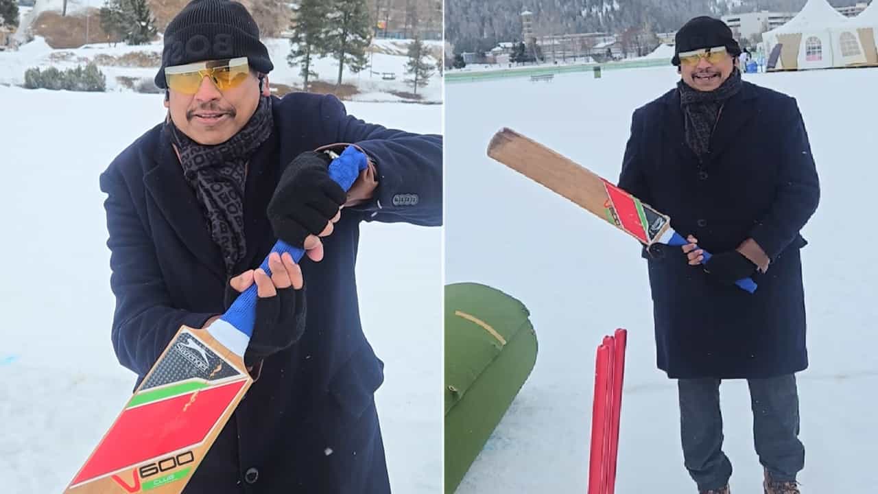 क्रिकेट ऑन आइस, कौशिक मौलिक यांनी अनुभवला बर्फावर खेळण्याचा थरार, पाहा व्हीडिओ