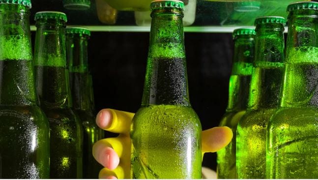 स्नेक व्हेनम या बिअरमध्ये सर्वाधिक अल्कोहोल असल्यामुळे ती पिण्याचे धाडस प्रत्येकजण करत नाही. तुम्ही या बिअरचा एक पेगजरी पिला तरीही तुम्हाला खूप नशा येऊ शकते. म्हणूनच अनेकजण या बिअरपासून दूर राहतात.