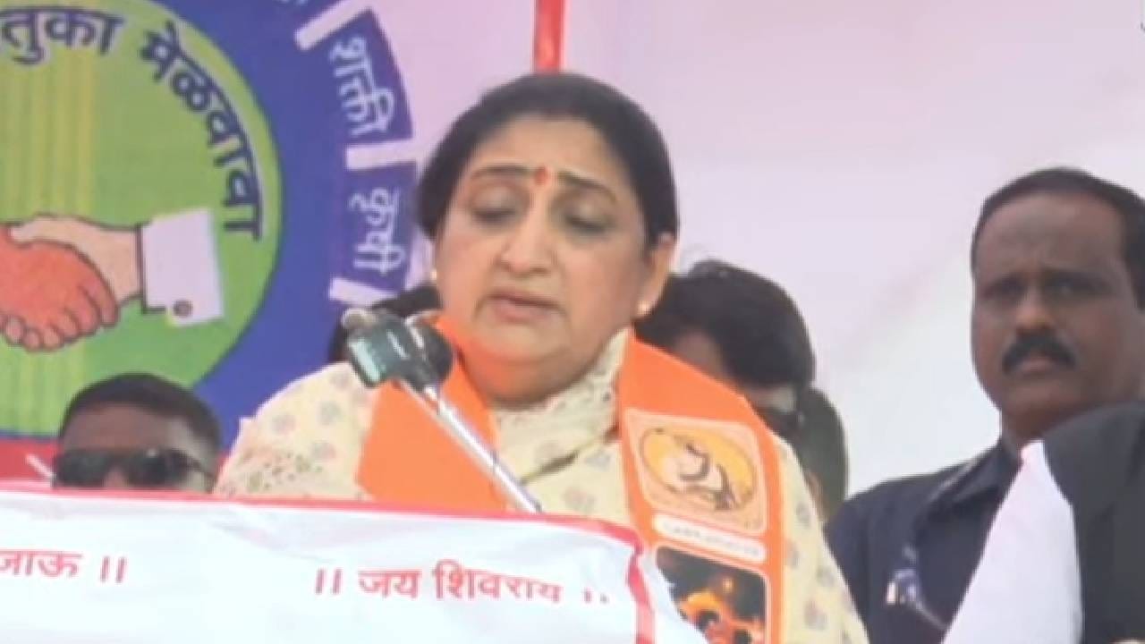 यापूर्वी अनेकवेळा छत्रपती शिवाजी महाराज आणि स्वराज्य जननी राजमाता जिजाऊ माँ साहेबांना वंदन करण्यासाठी शिवनेरी किल्ल्यावर येण्याचं भाग्य मला लाभल होतं. आजचा दिवस माझ्यासाठी अत्यंत वेगळा आणि जबाबदारीची जाणीव करुन देणारा आहे असं सुनेत्रा पवार यांनी सांगितलं. उपमुख्यमंत्री बनल्यानंतर सुनेत्रा पवार यांचं हे पहिलं भाषण आहे. 