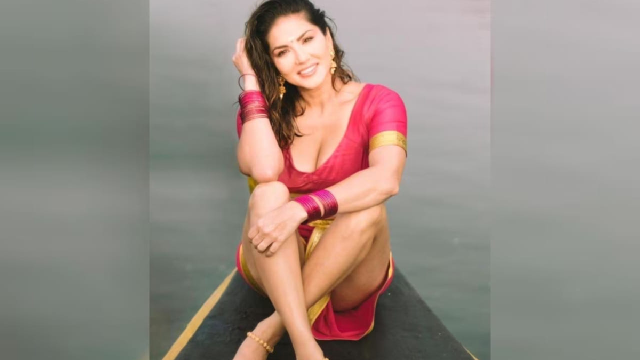 सनी लियोनी म्हणाली, 'काश मी त्यावेळी थोडी लवकर घरी पोहोचले असते. कारण मी घरी पोहोचेपर्यंत माझी आई निघून गेली होती.' या घटनेची खंत तिला आजही वाटते असं तिनं सांगितलं. 