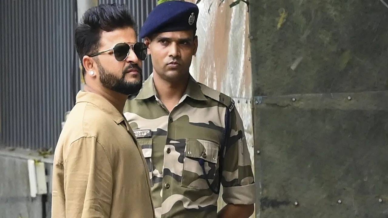 भारताकडून आतापर्यंत टी20 वर्ल्डकप स्पर्धेत एकच शतक ठोकलं गेलं आहे. भारताकडून सुरेश रैनाने शतक ठोकलं आहे. त्याने 2010 टी20 वर्ल्डकप स्पर्धेत दक्षिण अफ्रिकेविरुद्ध 101 केल्या होत्या. शतक ठोकणारा पहिला आशियाई खेळाडू ठरला होता. (Photo- PTI)