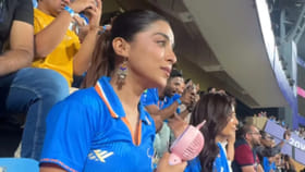 वानखेडे स्टेडियमवर टीम इंडियाच्या जर्सीत थिरकलेली 'ही' तरुणी कोण?.