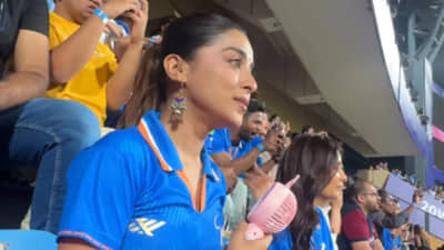 वानखेडे स्टेडियमवर टीम इंडियाच्या जर्सीत थिरकलेली ही तरुणी कोण? सोशल मीडियावर होतेय तिच्या डान्सची चर्चा