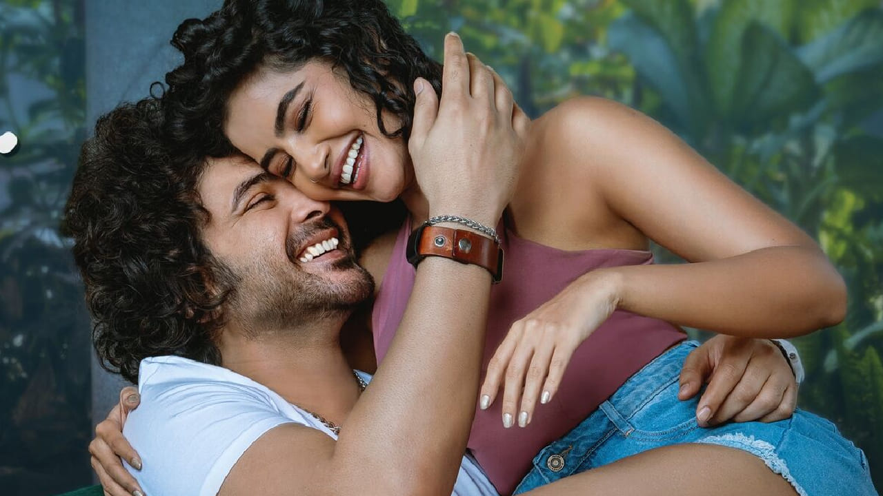 टिल्लू स्क्वायर: सिद्धू जोन्नलगड्डा अभिनित हा तेलुगू रोमँटिक-कॉमेडी चित्रपट विनोद, मिश्कील प्रसंग आणि प्रौढ आशयामुळे तरुणांमध्ये लोकप्रिय ठरला. हलक्या-फुलक्या पण बोल्ड विनोदामुळे हा चित्रपट कौटुंबिक प्रेक्षकांसाठी नाही तर प्रामुख्याने तरुण प्रेक्षकांसाठी आहे.