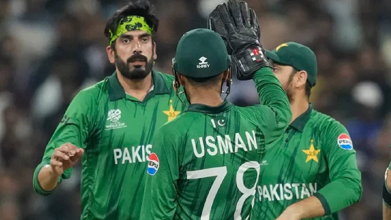 पुन्हा त्याचं चुका करायच्या नाहीत हा आम्हाला संकल्प करावा लागेल. संपूर्ण देशाने सामना बघितला त्यामुळे चाहत्यांची निराशा आम्ही समजू शकतो असं उस्मान तारिक म्हणाला. मला खात्री आहे. पुढच्यावेळी आम्ही जेव्हा भारताविरुद्ध खेळू तेव्हा आमचं प्रदर्शन जास्त चांगलं असेल असं उस्मान तारिकला वाटतं 