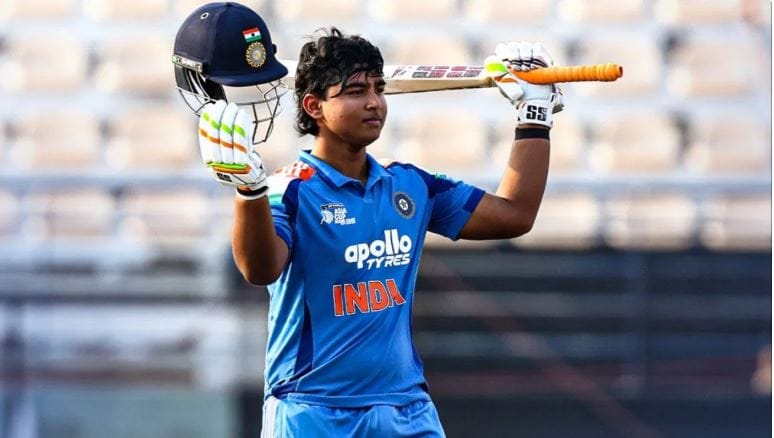 सध्या टी-20 विश्वचषक स्पर्धेची सगळीकडे चर्चा आहे. या स्पर्धेत भारतीय संघाचे फलंदाज धावांचा पाऊस पाडताना दिसत आहेत. ही स्पर्धा संपल्यानंतर भारतात आयपीएलला सुरुवात होणार आहे. याच स्पर्धेआधी क्रिकेट वैभव सूर्यवंशीने मैदानावर धावांचा अक्षरश: पाऊस पाडला आहे.