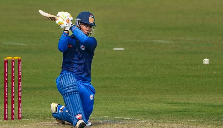 वैभव सूर्यवंशी डीवाय पाटील ब्लू या संघाकडून क्रिकेट खेळताना दिसला. त्याने इंडियन नेव्ही या संघाच्या विरोधात दमदार फलंदाजी केली. त्याने अवघ्या 19 चेंडूंमध्ये 331.58 स्ट्राईक रेटने 63 धावा केल्या. त्याने आपल्या फलंदाजीदरम्यान 7 चौकार आणि 5 षटकार लगावले. 