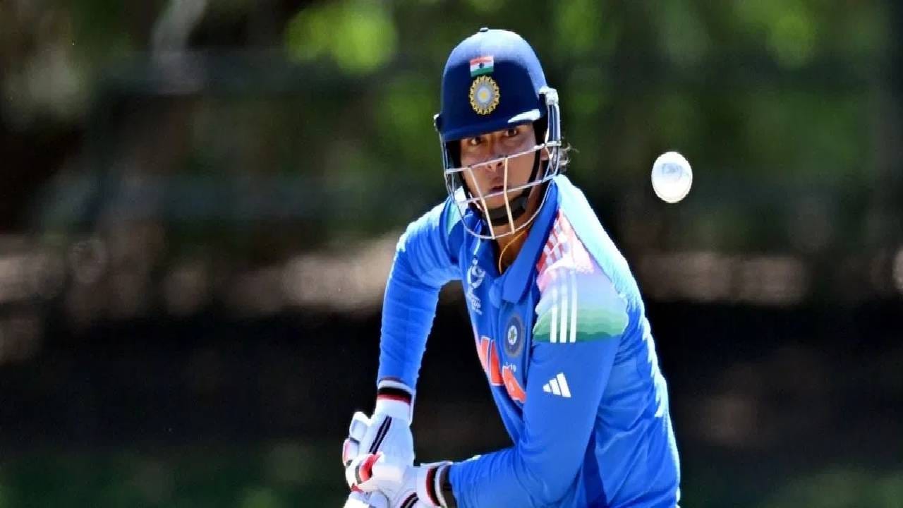  वैभव सूर्यवंशी आणि वेदांत त्रिवेदीची जोडी क्रीजवर आहे. भारतीय टीम सलग सहाव्यांदा आणि 10 वी अंडर 19 वर्ल्ड कप फायनल खेळत आहे. हा एक वर्ल्ड रेकॉर्ड आहे. 