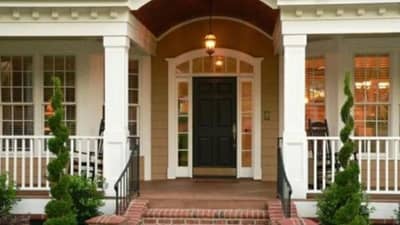 Feng Shui : घरात नकारात्मक ऊर्जा वाढतच चाललीये? मग घराच्या मुख्य दरवाजावर लावा फक्त या दोन वस्तू