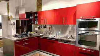 Vastu Shastra : स्वयंपाक घरात चुकूनही ठेवू नका या चार गोष्टी, घरात कधीच टिकणार नाही पैसा