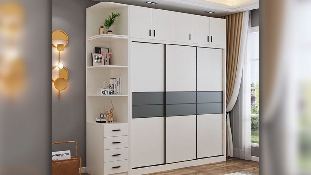 यावर उपाय म्हणून तुम्ही प्रथम कपाटातून सर्व अनावश्यक आणि जुन्या वस्तू काढून टाका. तसेच घरातून वापरात नसलेल्या वस्तूही काढून टाका. त्या नीटनेटक्या जागी ठेवा. तसेच एखादे लहान रोपे किंवा मंद सुंगध असणारी अगरबत्ती याचाही तुम्ही वापर करु शकता. यामुळे कपाट स्वच्छ, हलके आणि सकारात्मक उर्जेने भरलेले राहील. तसेच तुम्ही तुमचे कपाट नियमितपणे स्वच्छ, व्यवस्थित आणि नीटनेटके ठेवा. यामुळे सकारात्मक उर्जेचा प्रवाह वाढतो.