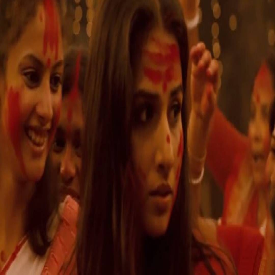 फक्त 8 कोटी बजेट असलेल्या या चित्रपटात अमिताभ बच्चन काही मिनिटांसाठी दिसले होते. या चित्रपटाने तब्बल 108 कोटींची कमाई करुन बॉक्स ऑफिसवर खळबळ उडवून दिलेली. चित्रपटाची कथा कोलकात्यामधील दाखवण्यात आलेली. तुम्ही या चित्रपटाचं नाव सांगू शकता का?. 