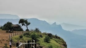 लोणावळा येथे ३९० फूट दरीत कोसळून १९ वर्षीय तरुणीचा मृत्यू , अखेर.....