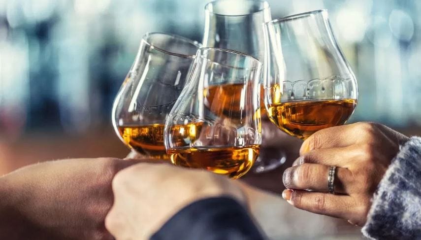 टाईम्स ऑफ इंडियाच्या एका रिपोर्टनुसार भारतात अमेरिकेन व्हिस्कीच्या विक्रीचे खूपच कमी आहे. आकड्यात सांगायचे झाल्यास 2.29 लाख केसेसच्या विक्रीसह अमेरिकन व्हिस्कीचे भारतीय व्हिस्की बाजारातील विक्रीचे प्रमाण 0.1 टक्क्यांपेक्षाही कमी आहे. अमेरिकन व्हिस्कीच्या तुलनेत आयरीश व्हिस्कीच्या विक्रीचे प्रमाण 0.2 टक्के आहे.  