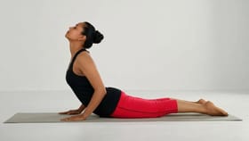 पोटाच्या चरबीमुळे आहात त्रस्त... 3 योगासन ठरतील सर्वोत्तम.