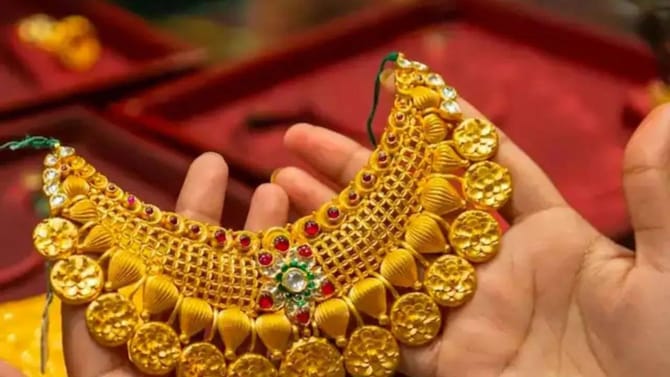 आज विचारही करू नका... सोन्याच्या दराची हजारोंनी उसळण, 10 ग्रॅमसाठी..