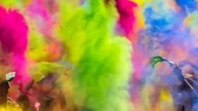 तुमच्या प्रियजनांना द्या धुलिवंदनाच्या या खास मराठी शुभेच्छा.