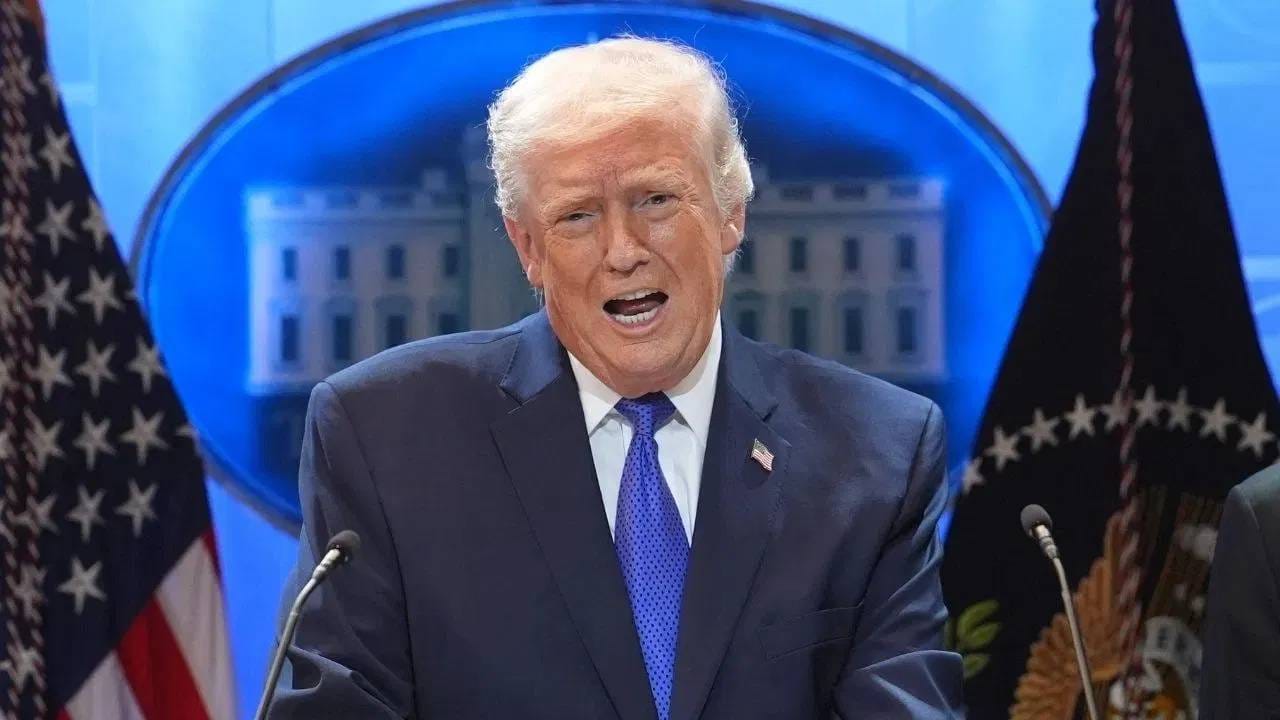 यापूर्वीच्या वृत्तांनुसार, अमेरिकेचा संरक्षण विभाग इराणमध्ये जमिनीवरील कारवाईच्या तयारीत व्यस्त होता.  सीएनएनच्या एका वृत्तानुसार, संघर्ष गंभीर टप्प्यावर पोहोचल्याने, जर राजनैतिक प्रयत्न अयशस्वी झाले आणि इराणने दबाव आणण्यासाठी होर्मुझच्या सामुद्रधुनीचा वापर सुरूच ठेवला, तर तणाव आणखी वाढू शकतो असं अमेरिकी अधिकाऱ्यांना वाटतं.  अमेरिका अनेक पर्यायांचा विचार करत आहे. ( Photos : File Photos) 