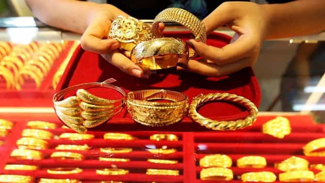 Gold Price Today : सोमवारी सकाळीच गुड न्यूज ! सोन्याच्या दरात चांगलीच घसरण, जाणून घ्या आजचे भाव..