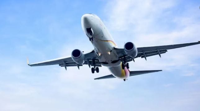 विमानात इंधन समोर किंवा मागे साठवले तर प्रवासादरम्यान इंधन वापरल्यामुळे विमानाचे संतुलन बिघडू शकते आणि अपघात होऊ शकतो. त्यामुळेच विंग टँकमध्ये इंधन साठवले जाते. विमानाचा हा भाग खूपच महत्त्वाचा असतो. कारण विंग टँकच्या भागावर पक्षीजरी आदळला तर मोठा अपघात होण्याची शक्यता असते. म्हणूनच  