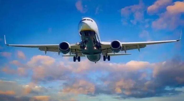 बहुसंख्य विमानांच्या विंग कंपार्टमेंटमध्ये इंधन साठवण्यासाठी जागा असते. म्हणजेच विमानाच्या पंखात इंधन साठवले जाते. या जागेला विगं टँक म्हटले जाते. विमानाच्या पंखांची जागादेखील सेंटर ऑफ ग्रॅव्हिडीजवळ असते. त्यामुळेच विमानांच्या पंखात इंधन साठवल्यामुळे टेकऑफ, उड्डाण करणे सोपे होते. 