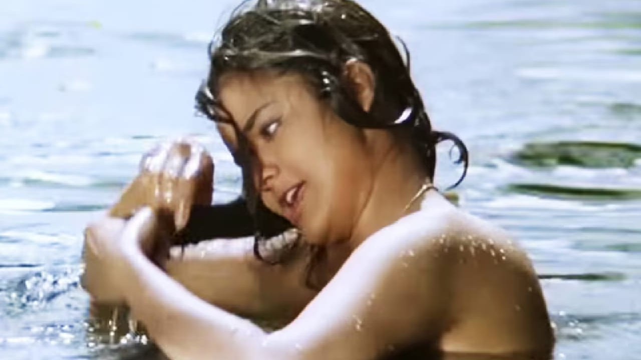 त्या काळात गाणी फक्त ऐकण्यासाठी नव्हती तर ती अनुभवण्यासाठी असायची. कुटुंबासोबत रेडिओवर किंवा कॅसेटवर गाणी ऐकण्याचा अनुभव काही वेगळाच होता. प्रत्येक गाणं एखाद्या आठवणीशी जोडलेलं असायचं. आजही हीच गाणी पुन्हा ऐकली की जुन्या आठवणी ताज्या होतात.