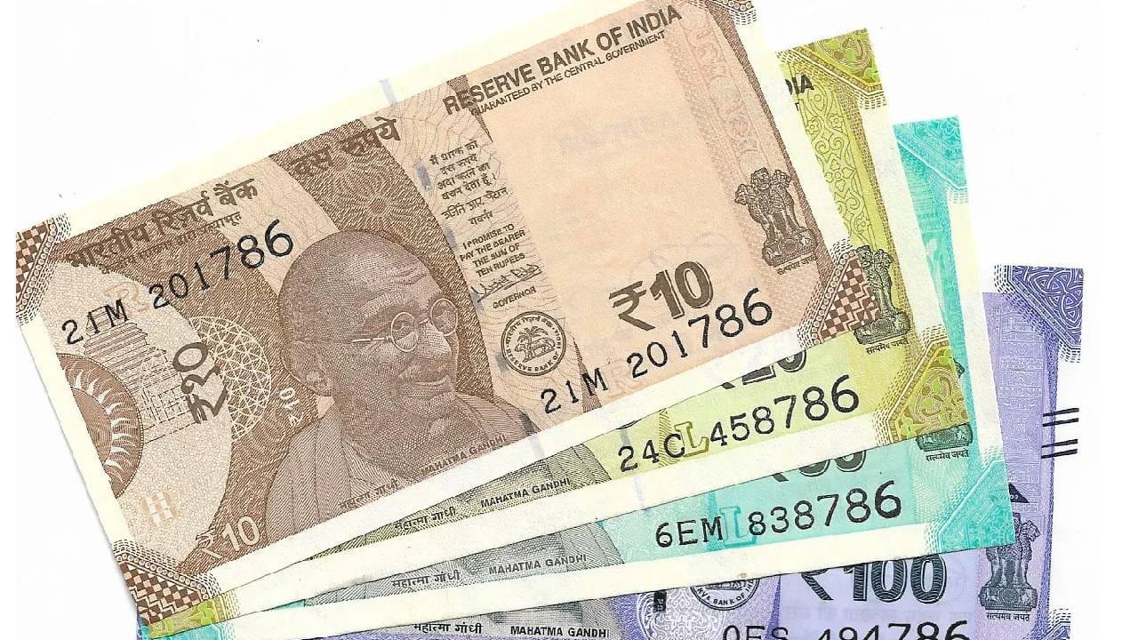 ATM 10, 20, 50 Rupee Notes: ATM मधून कमी मुल्याच्या नोटा निघत नाहीत. अनेकदा सुट्ट्यांची चणचण जाणवते. एटीएमवर गेल्यावर तिथे अधिक मुल्याच्या नोटा बाहेर पडतात.  एटीएमवर 10, 20, 50 रुपयांच्या नोटा मिळत नसल्याने नागरिक नाराज आहेत. सरकारने आता याविषयीचा एक मोठा निर्णय घेतला आहे. 