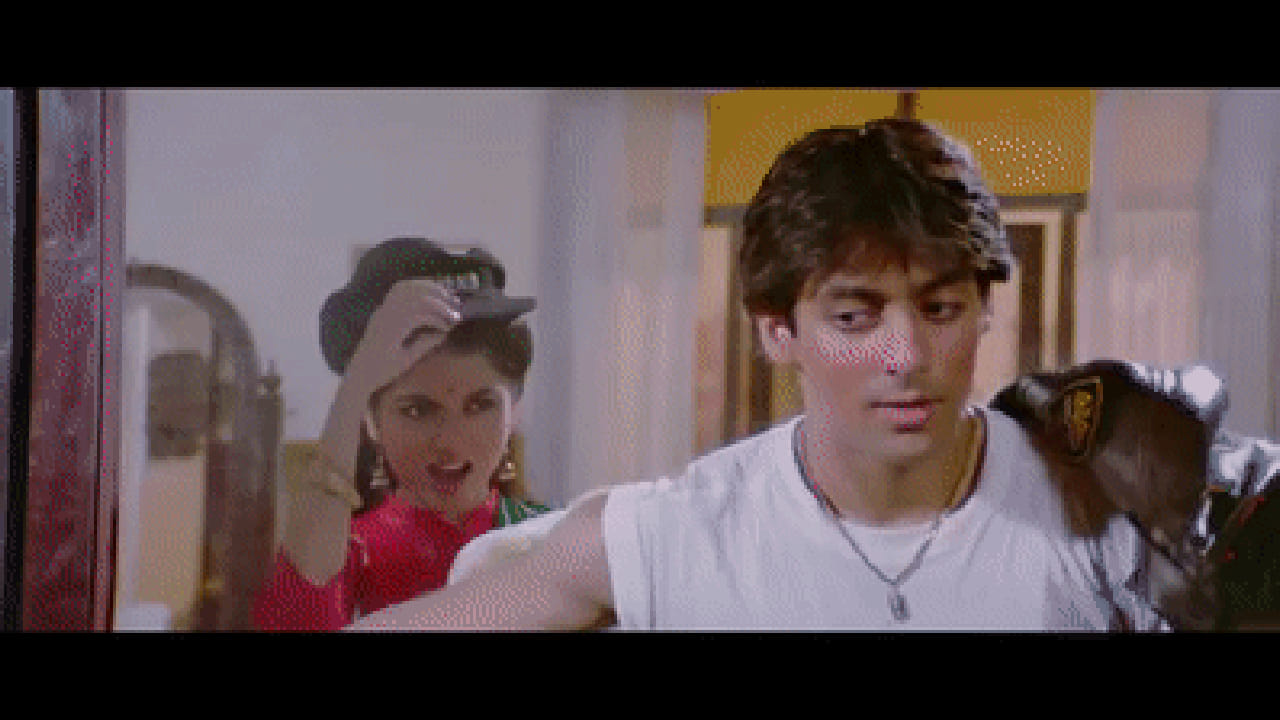 ‘मैंने प्यार किया’ हा चित्रपट बॉक्स ऑफिसवर ब्लॉकबस्टर ठरला आणि त्यातील ‘आजा शाम होने आयी’ हे गाणं आजही अनेक कपल्सच्या आवडीचं आहे.