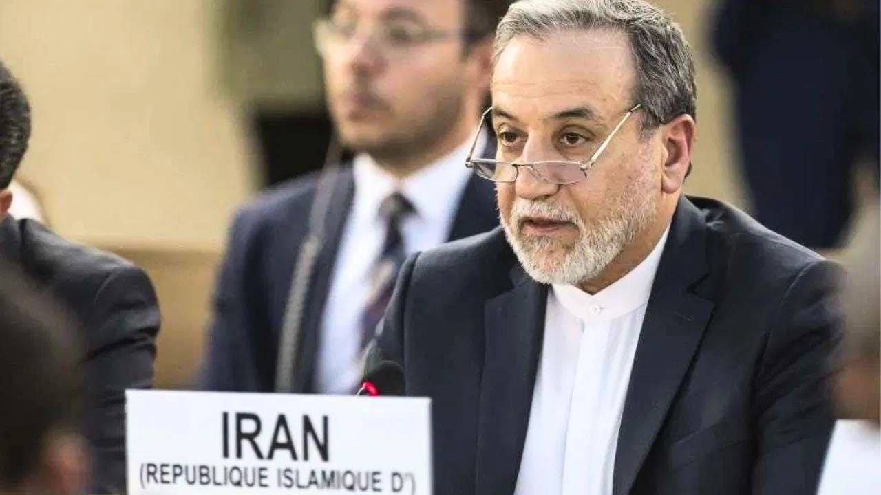 Iran US War : भारताचं नाव घेऊन इराणने अमेरिकेला सर्वात जास्त लागेल अशा ठिकाणी मारलं, ट्रम्प यांच्यावर काय दिवस आलेत की त्यांना.. Iran US War : भारताचं नाव घेऊन इराणने अमेरिकेला सर्वात जास्त लागेल अशा ठिकाणी मारलं, ट्रम्प यांच्यावर काय दिवस आलेत की त्यांना..