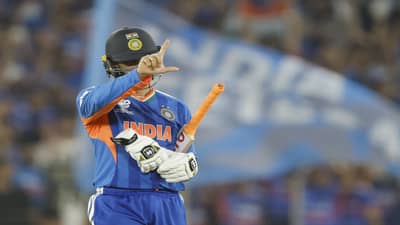 IND vs NZ Final : अभिषेक शर्माचं फायनलमध्ये वादळ, फायर अर्धशतकासह रोहितचा रेकॉर्ड ब्रेक