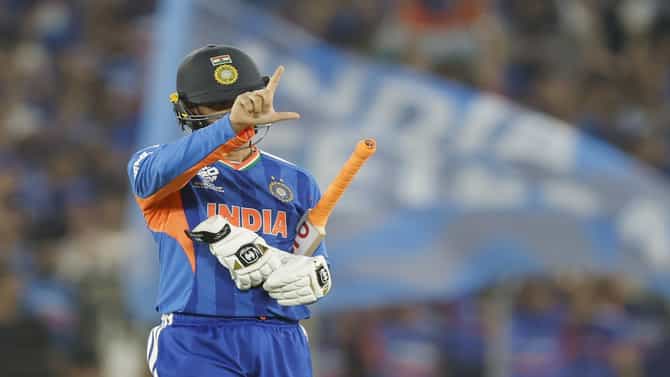 IND vs NZ Final : अभिषेक शर्माचं फायनलमध्ये वादळ, फायर अर्धशतकासह रोहितचा रेकॉर्ड ब्रेक