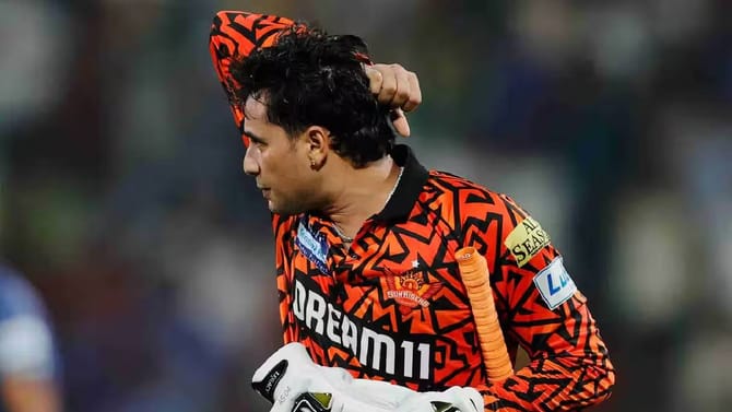 अभिषेकसमोर आरसीबीची जोरदार अपील, ओपनर पुन्हा झिरोवर आऊट?