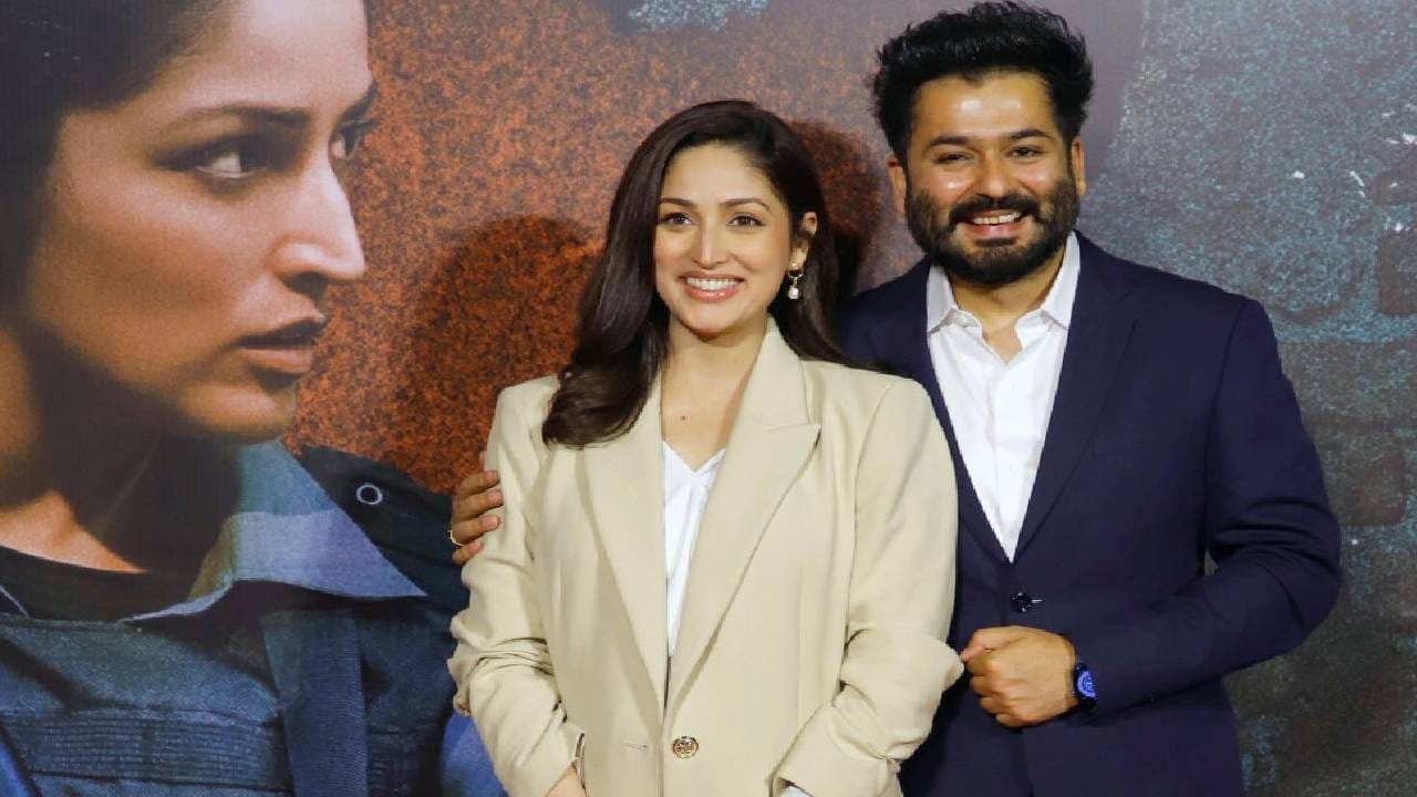 एका रिपोर्टनुसार, आदित्य धर आणि यामी गौतम या दोघांची एकत्र मिळून संपत्ती 100 ते 125 कोटी रुपयांदरम्यान आहे. त्यापैकी यामीची कमाई सर्वाधिक आहे. यामीकडे 90 कोटी रुपयांपेक्षा अधिक संपत्ती आहे.