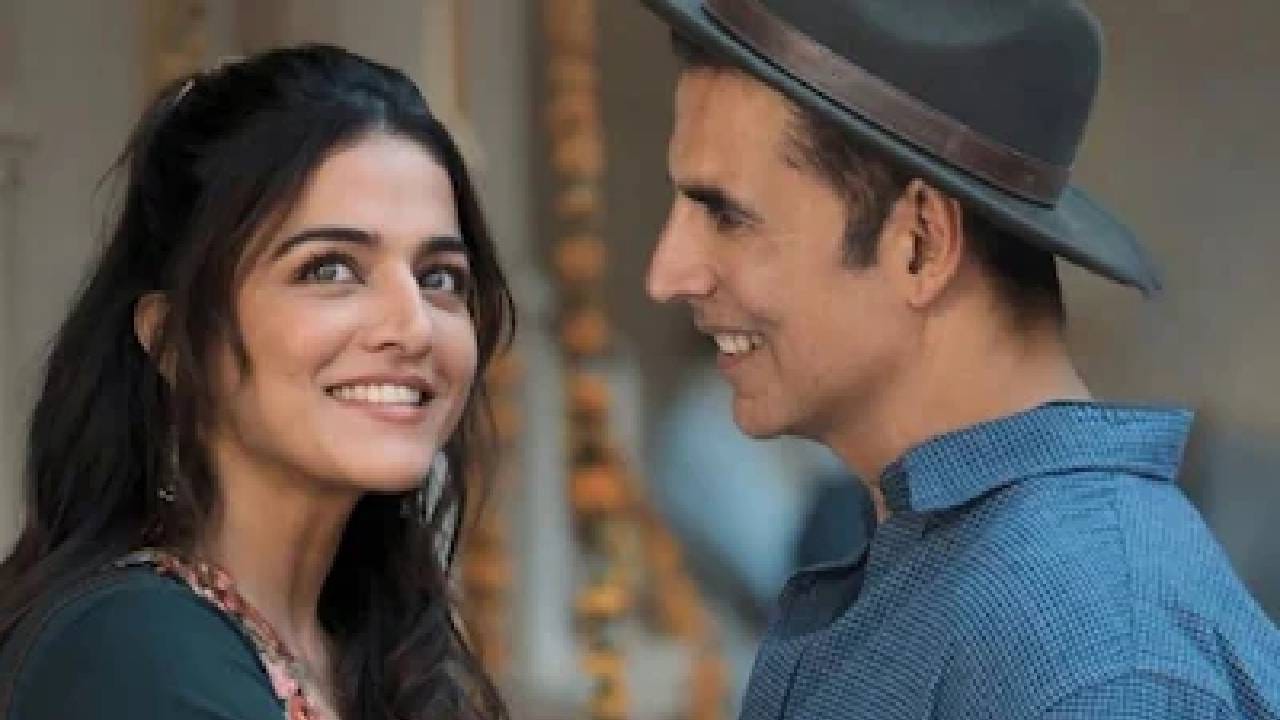 अक्षय कुमारचा 26 वर्षांनी लहान अभिनेत्रीसोबत रोमान्स; ट्रोल होताच म्हणाला “खऱ्या आयुष्यातही..”
