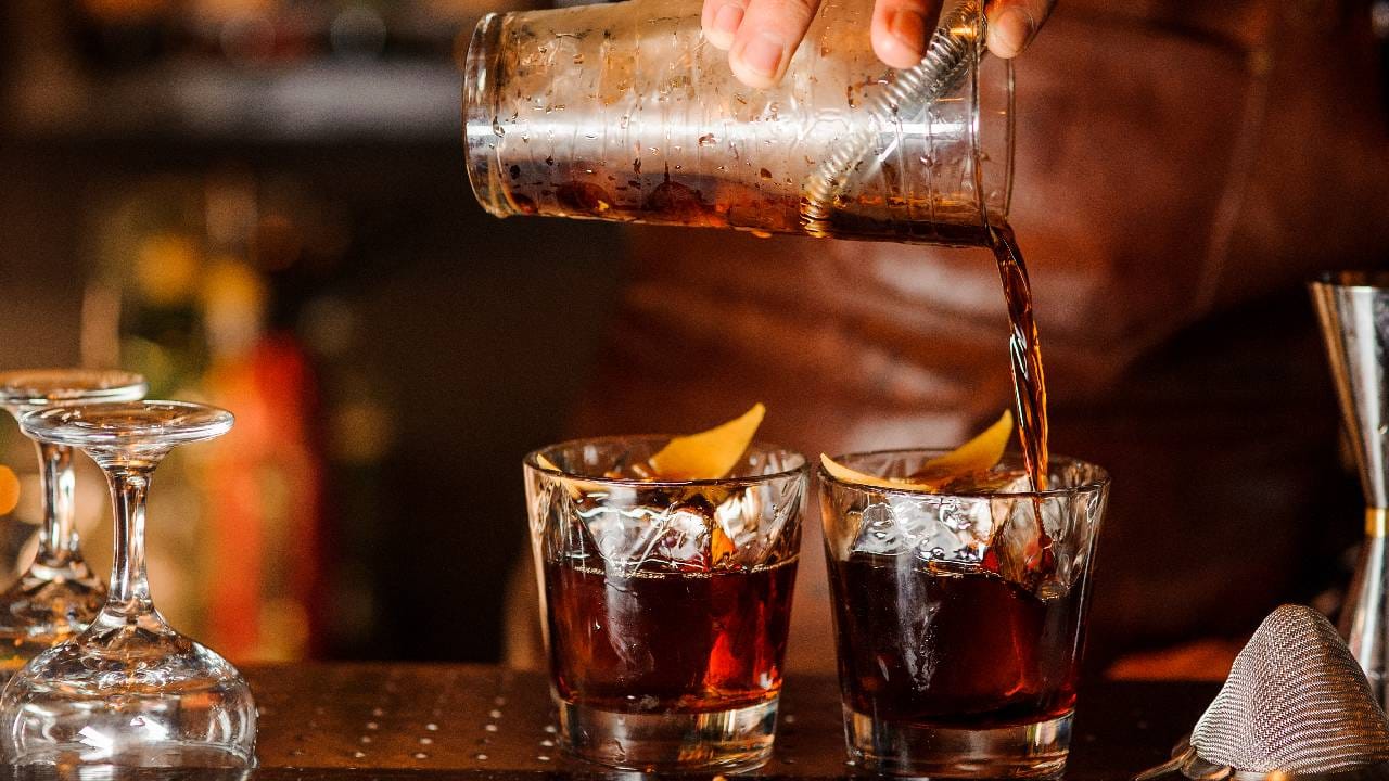 या सर्व्हेत महिला पुरुषांपेक्षा अधिका दारू पिण्यामागील काही कारणं ही समोर आली आहेत. त्यात त्या प्रदेशातील संस्कृती, स्थानिक परंपरा आणि बदलती जीवनशैली या कारणांचा समावेश आहे. त्यामुळे महिला या ठिकाणी पुरुषांपेक्षा अधिक दारू सेवन करतात.