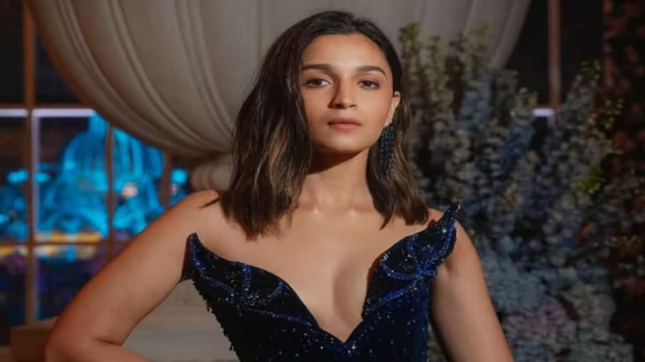 Alia Bhatt: किती आणि कोणत्या मार्गांनी आलिया भट्ट कमावते कोट्यवधींची माया..., 550 कोटींची मालकीण... Alia Bhatt: किती आणि कोणत्या मार्गांनी आलिया भट्ट कमावते कोट्यवधींची माया..., 550 कोटींची मालकीण...