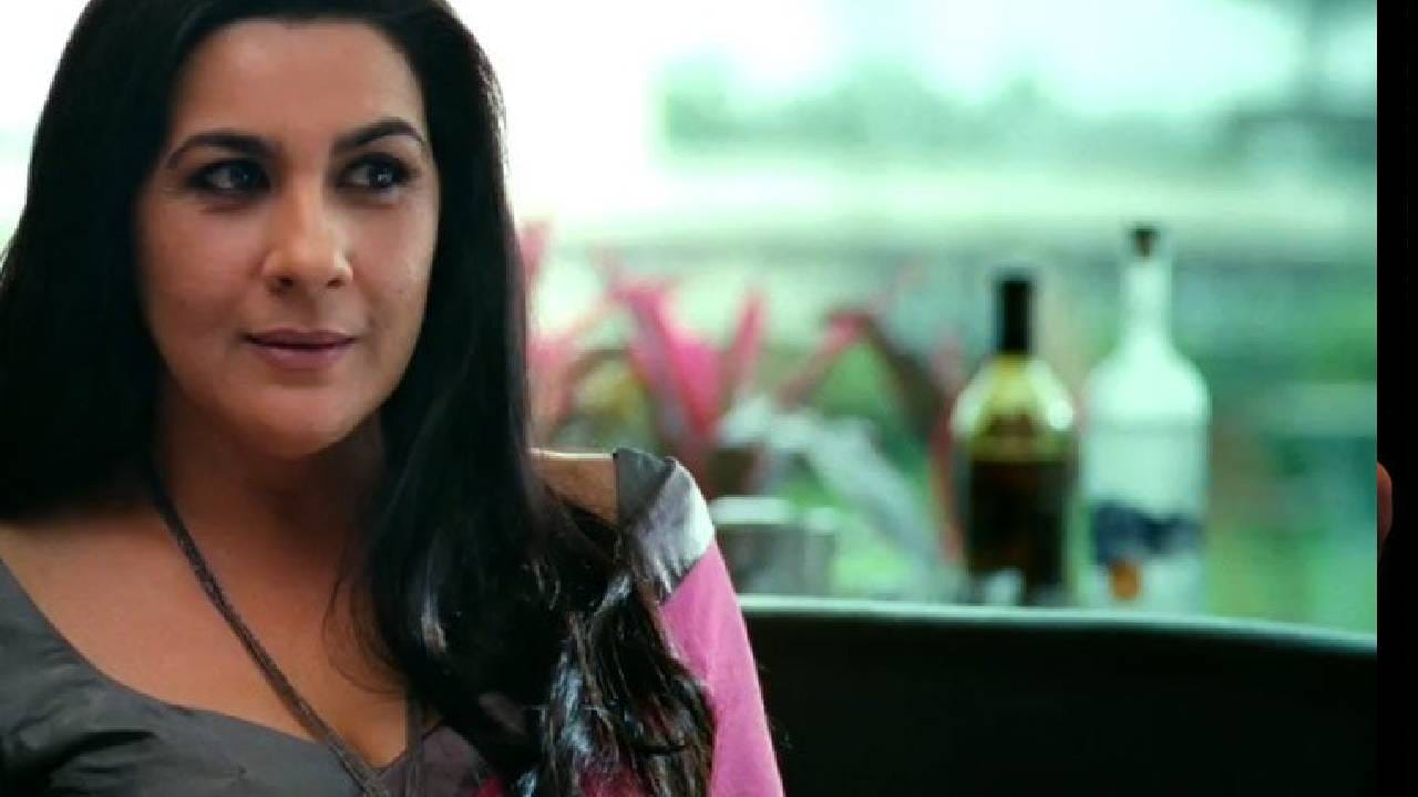 अमृता सिंग - 'कलयुग' चित्रपटातील पॉर्न टायकूनची भूमिका ही अमृता सिंगपेक्षा, अधिक उत्तमरित्या कोणीही साकारू शकलं नसतं. एक कणखर आणि निर्दयी व्यावसायिक महिलेच्या भूमिकेसाठी अमृताचं खूप कौतुक झालं. हा तिच्या कारकिर्दीतील एक महत्त्वाचा टप्पा होता. 