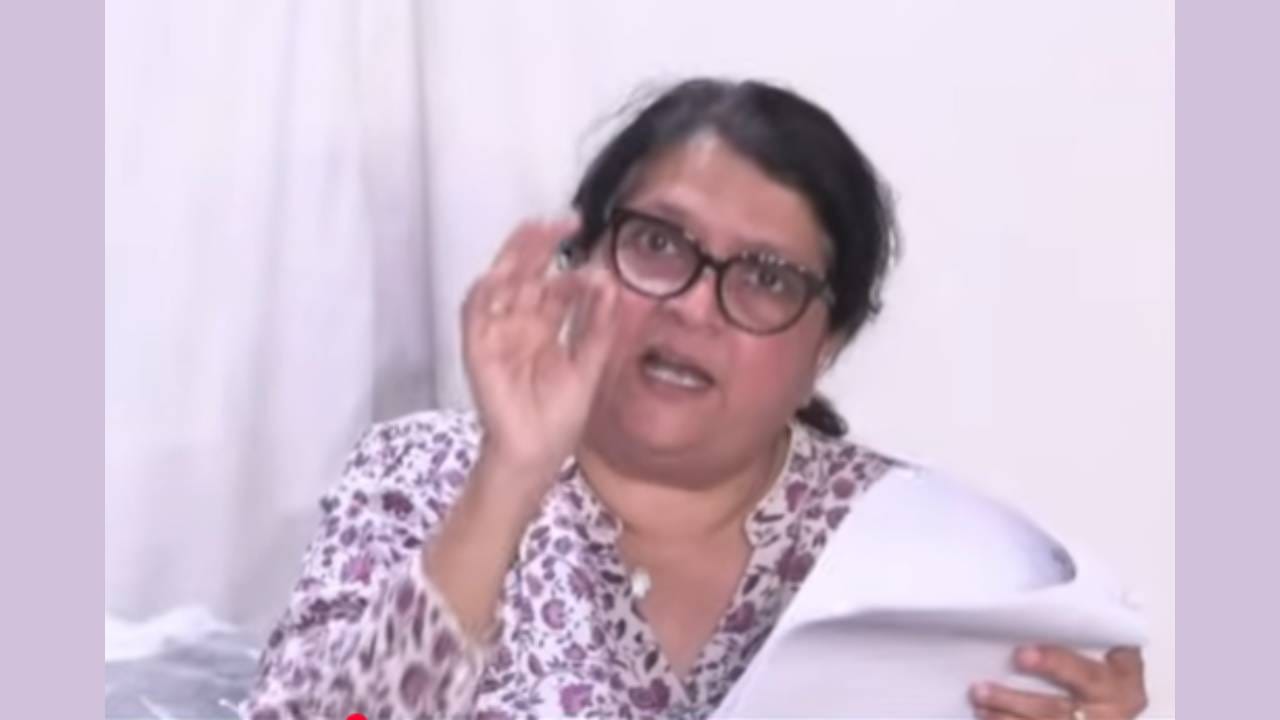 Anjali Damania: आता त्यांना कोणीच वाचवू शकणार नाही, मुंढवा प्रकरणात अंजली दमानियांचा संताप, काय दिला इशारा Anjali Damania: आता त्यांना कोणीच वाचवू शकणार नाही, मुंढवा प्रकरणात अंजली दमानियांचा संताप, काय दिला इशारा
