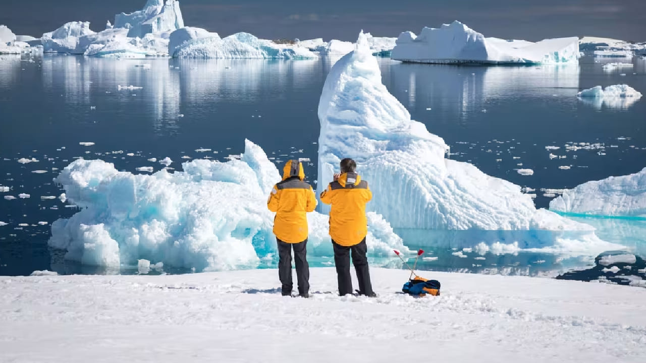 कोणत्याही मोठ्या युद्धाच्या काळात अंटार्कटिका सर्वात सुरक्षित ठिकाणांपैकी एक मानले जाते. हा खंड जगातील प्रमुख अणुशक्ती देशांपासून खूप दूर आहे. या देशात आश्रय घेण्यासाठी भरपूर जागा आहे. 
