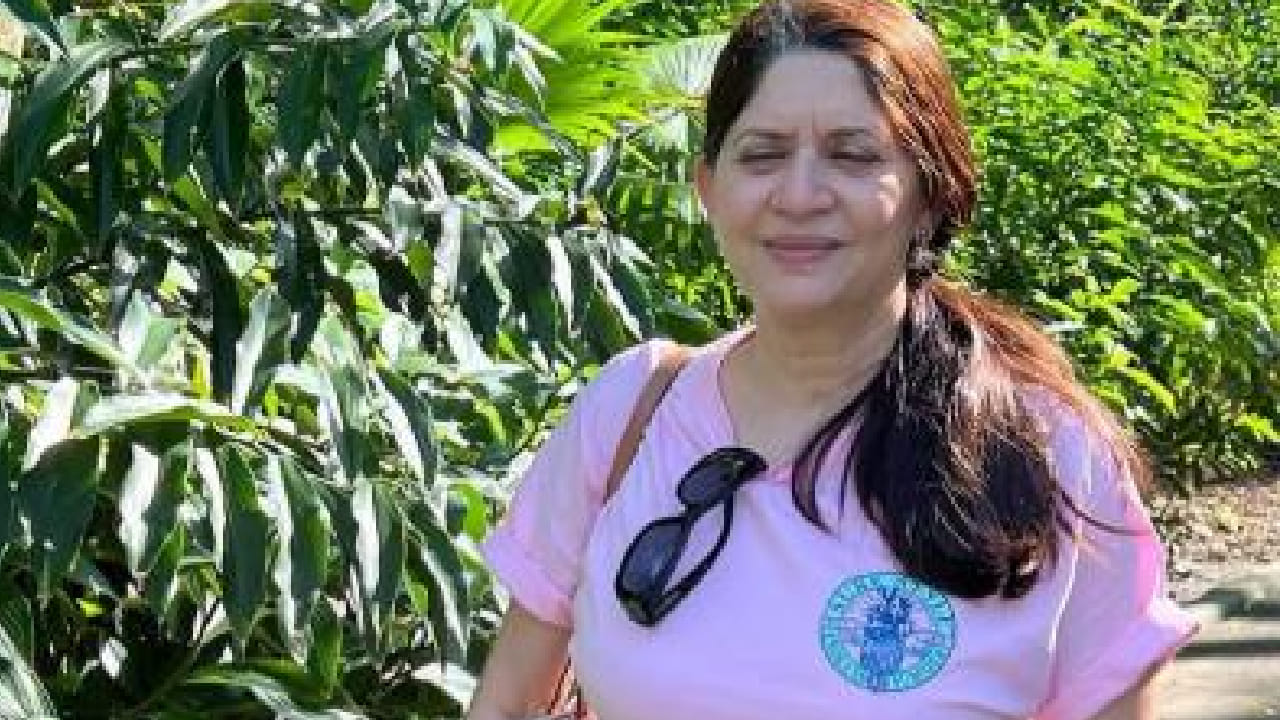 1985 साली खिचडी या चित्रपटातून त्यांनी मराठी चित्रपटसृष्टीत प्रवेश केला. मराठीसोबतच त्यांनी इतर भाषांमधील चित्रपटांमध्येही काम केले. 