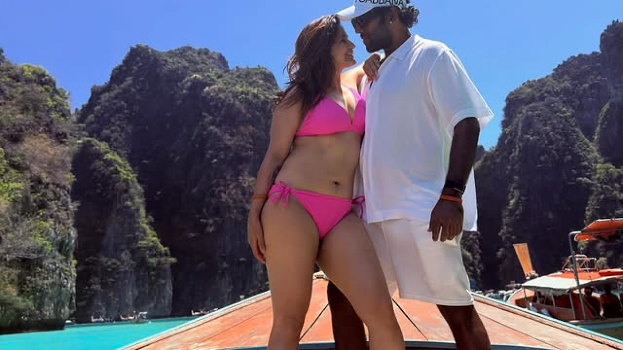 तिने आपल्या पोस्टमध्ये लिहिले की, 'माझं आयुष्य, माझे नियम. माझं शरीर आहे आणि कपडे घालण्याचा निर्णयही माझाच असेल. आपण सतत विचार करतो की लोक काय म्हणतील, पण एक दिवस असा येतो की आपल्याला जाणवतं आपल्याला जे मनापासून करायचं होतं, तेच करायला हवं होतं. ज्यांच्याबद्दल आपण विचार करतो ते आपल्याला ओळखतही नसतात.'