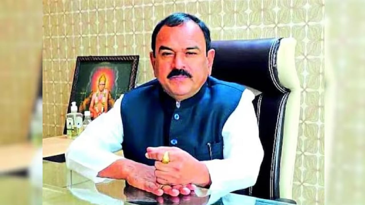 शारीरिक संबंध ठेव नाहीतर..., भोंदूबाबाच्या लॉकेटचं रहस्य काय? महिला उद्ध्वस्त, अनेक वर्ष लैंगिक शोषण आणि... शारीरिक संबंध ठेव नाहीतर..., भोंदूबाबाच्या लॉकेटचं रहस्य काय? महिला उद्ध्वस्त, अनेक वर्ष लैंगिक शोषण आणि...