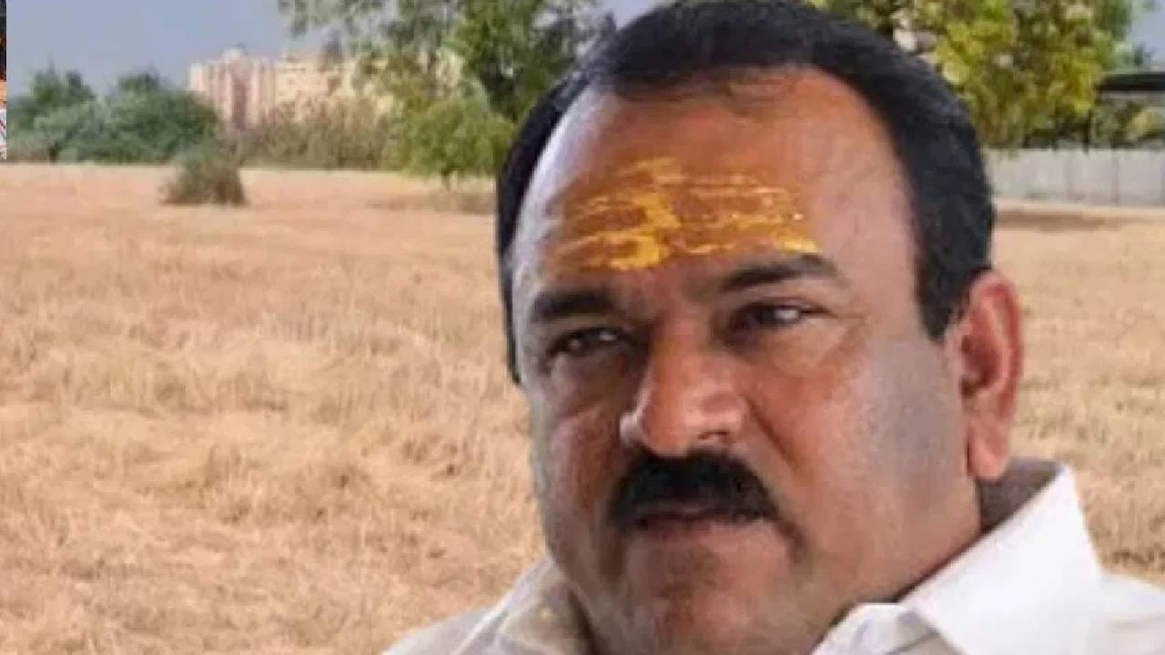 सुरुवातीला तक्रारीचा ड्राफ्ट तयार करण्यात आला, त्यात खरात यांचे नावही टाळण्यात आले. पोलिस कर्मचाऱ्यांना फक्त ‘बंदोबस्त’चे आदेश देण्यात आले. खरी माहिती पूर्णपणे गुप्त ठेवली गेली. एकूण पाच स्वतंत्र पथके तयार करण्यात आली. प्रत्येक पथकाला फक्त आपले काम कळवण्यात आले, कोणालाही संपूर्ण प्लॅनची कल्पना नव्हती.