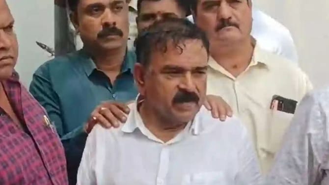 अशोक खरातला मोठा दणका, पोस्को अतंर्गत गुन्हा दाखल