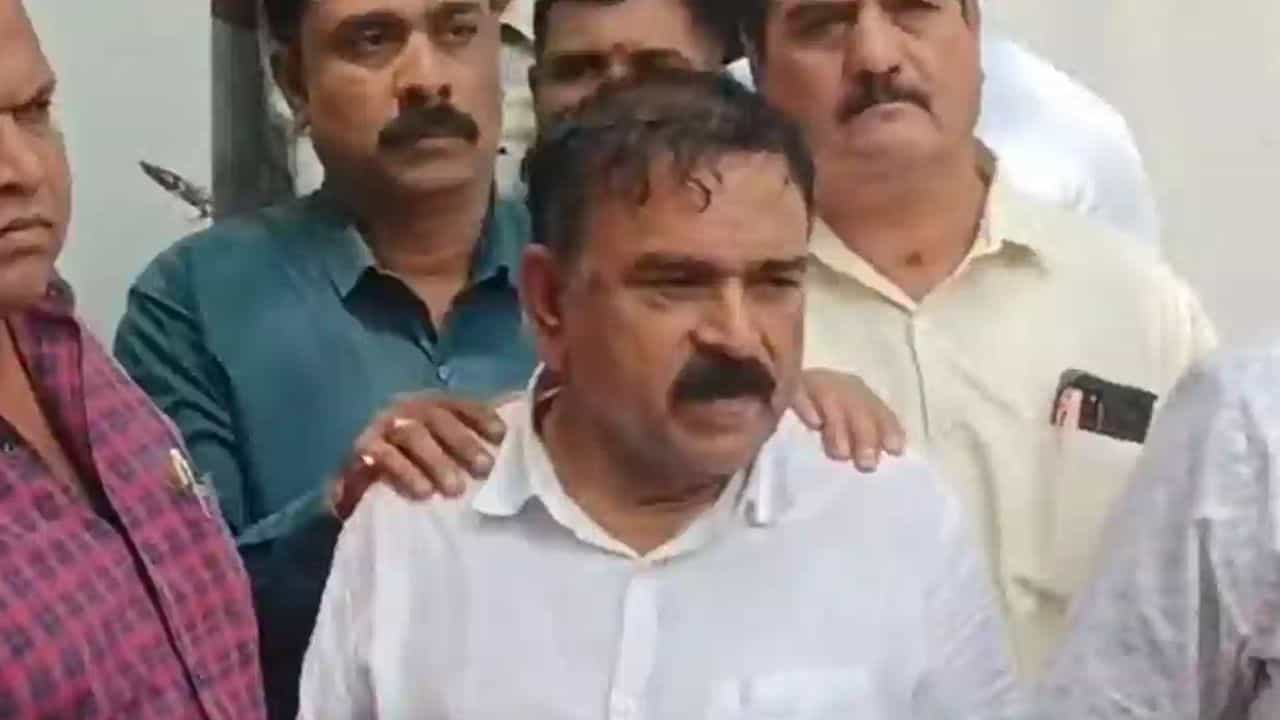 अशोक खरातला मोठा दणका, पोस्को अतंर्गत गुन्हा दाखल, रुपाली पाटील ठोंबरे यांची ती पोस्ट चर्चेत