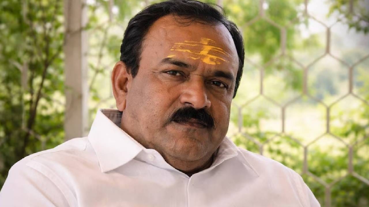 लिंग पिसाट भोंदू अशोक खरातचा खळबळजनक फोटो व्हायरल, थेट राज्यातील बड्या अधिकाऱ्यासोबतच…