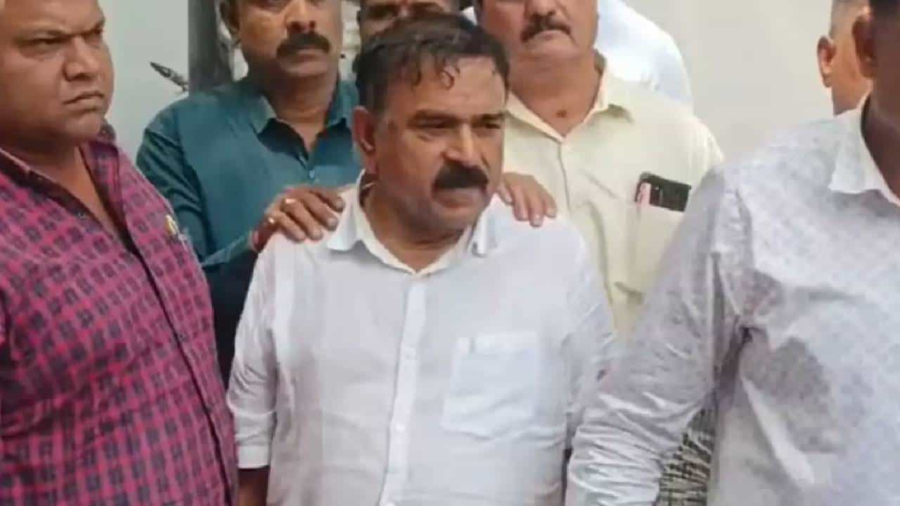 अशोक खरात याचे व्हिडीओ शेअर करणाऱ्यांना मोठा दणका, थेट कारवाई, नाशिक पोलिसांनी..