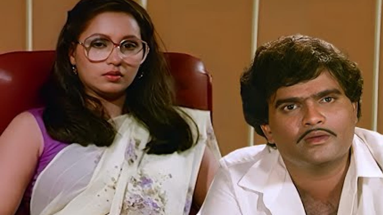 मराठी चित्रपटसृष्टीत आजही अजरामर ठरलेला चित्रपट म्हणजे 'अशी ही बनवाबनवी'. या चित्रपटातील प्रत्येक पात्र, संवाद आणि प्रसंग प्रेक्षकांच्या मनात घर करून आहेत. यामध्ये अभिनेत्री अश्विनी भावे यांनी साकारलेली भूमिका आणि त्यांची लिंबू रंगाची साडी आजही चाहत्यांच्या लक्षात आहे.